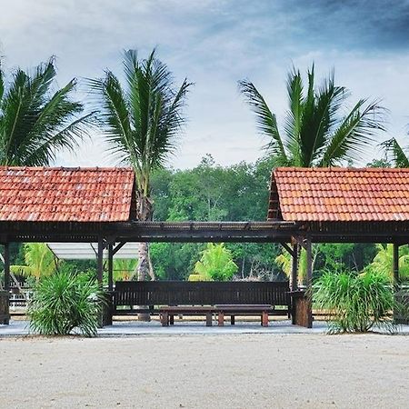 Hs Farm Waterpark Villa Muar 外观 照片