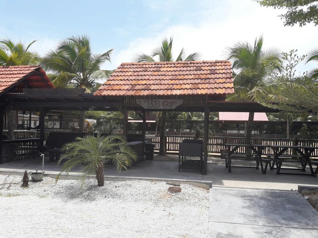 Hs Farm Waterpark Villa Muar 外观 照片