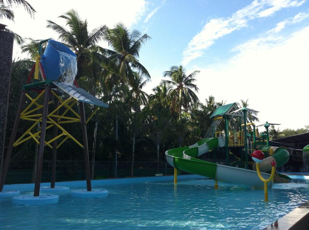 Hs Farm Waterpark Villa Muar 外观 照片