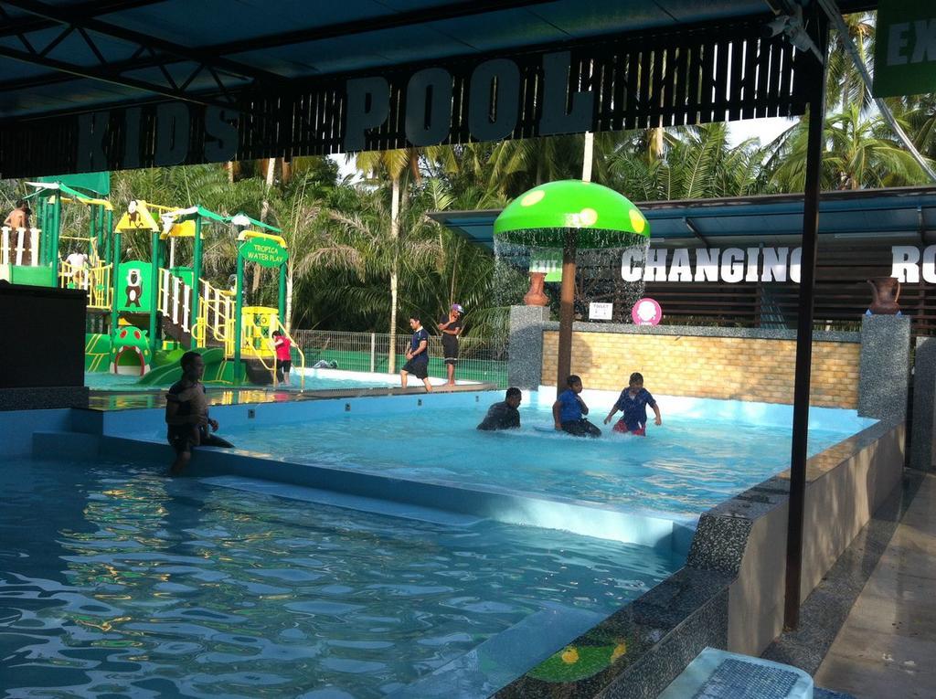 Hs Farm Waterpark Villa Muar 外观 照片